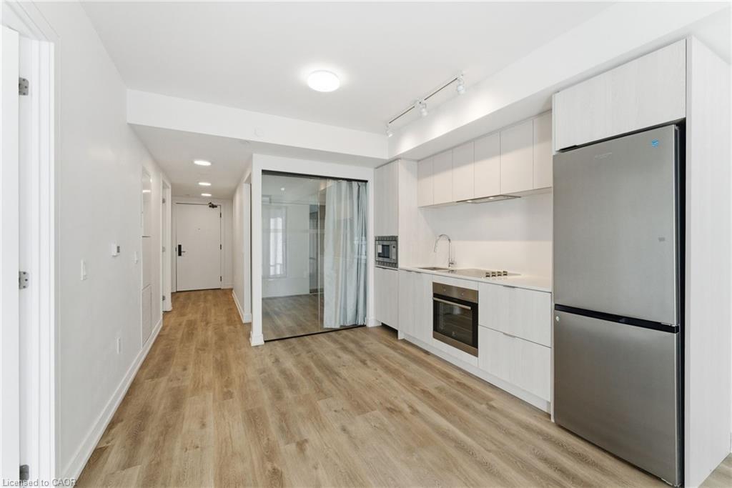 606-1 Jarvis Street, Hamilton, ON - Indoor Photo Showing Kitchen