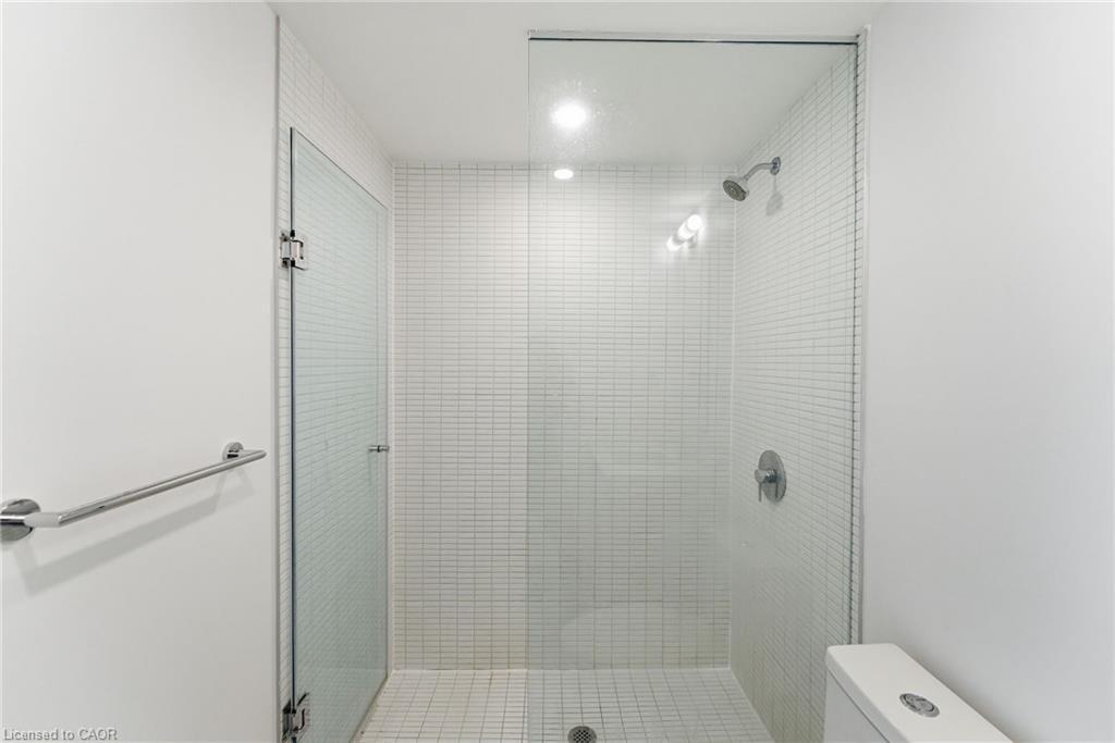 606-1 Jarvis Street, Hamilton, ON - Indoor Photo Showing Bathroom