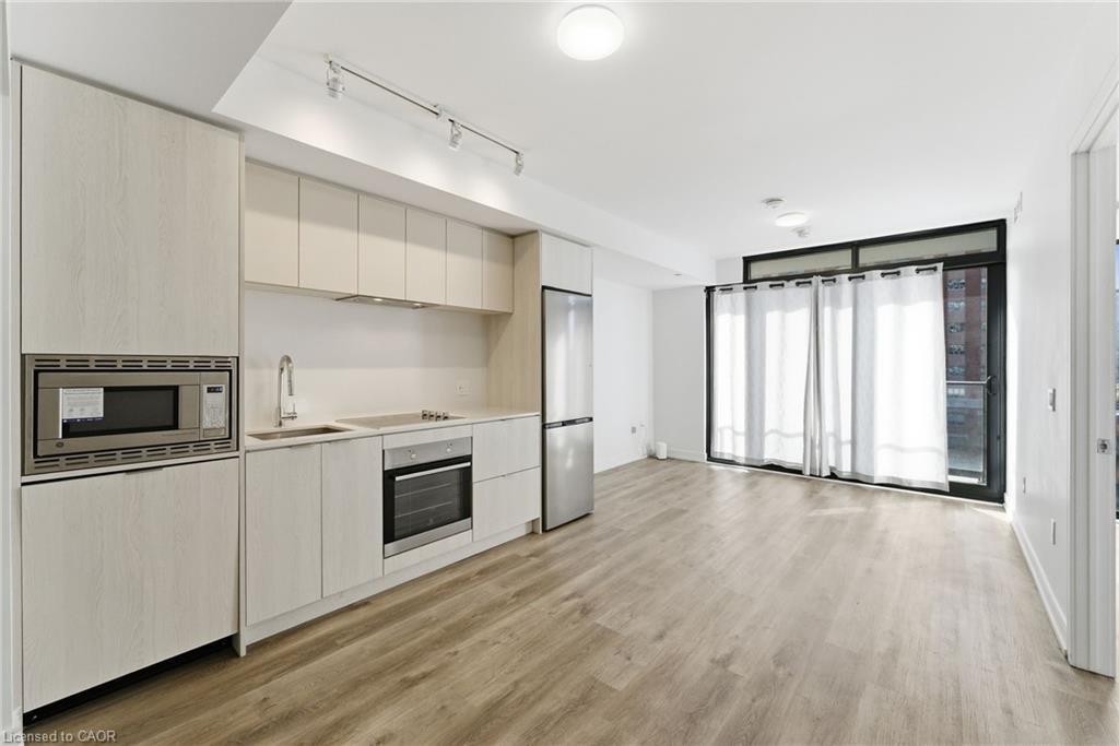 606-1 Jarvis Street, Hamilton, ON - Indoor Photo Showing Kitchen