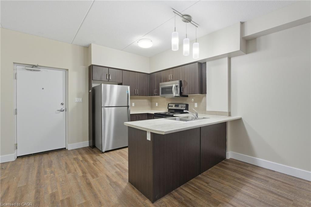 203-149 Main Street W, Hamilton, ON - Indoor Photo Showing Kitchen
