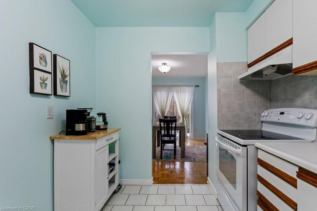 12 Meteor Boulevard, Stoney Creek, ON - Indoor Photo Showing Kitchen