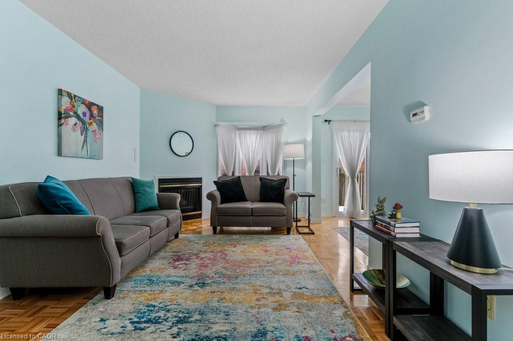 12 Meteor Boulevard, Stoney Creek, ON - Indoor Photo Showing Living Room