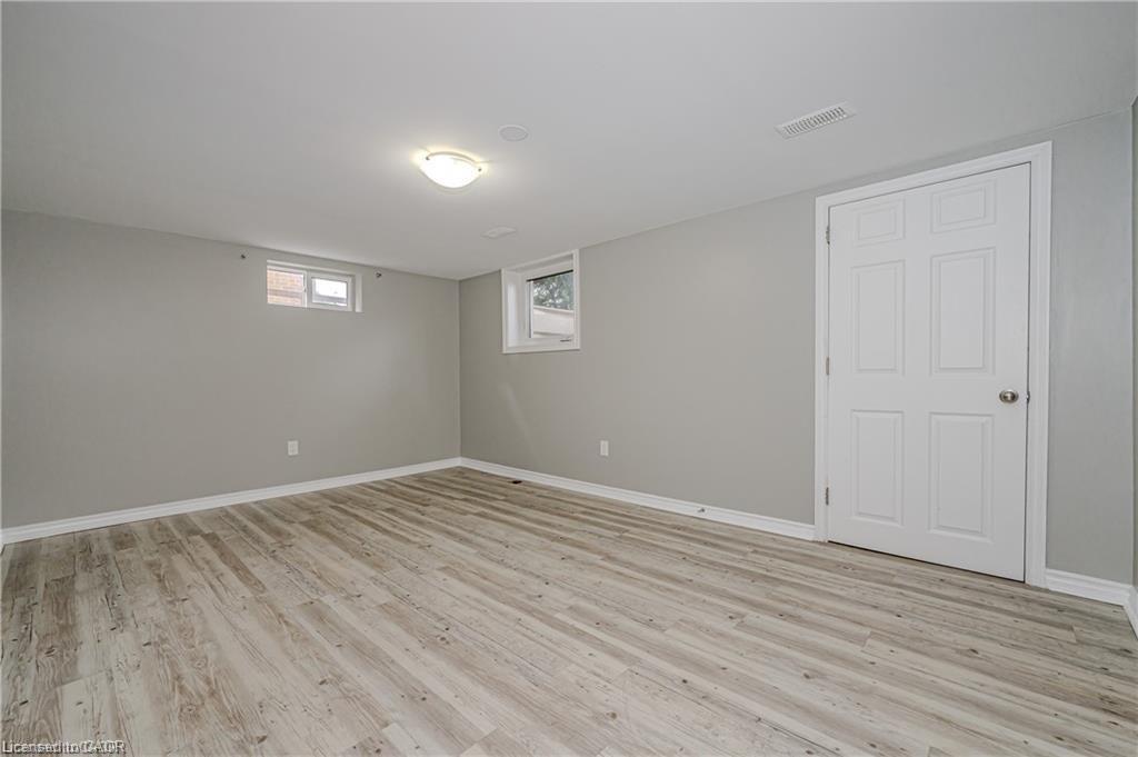 2-16 Huntington Avenue, Hamilton, ON - Indoor Photo Showing Other Room