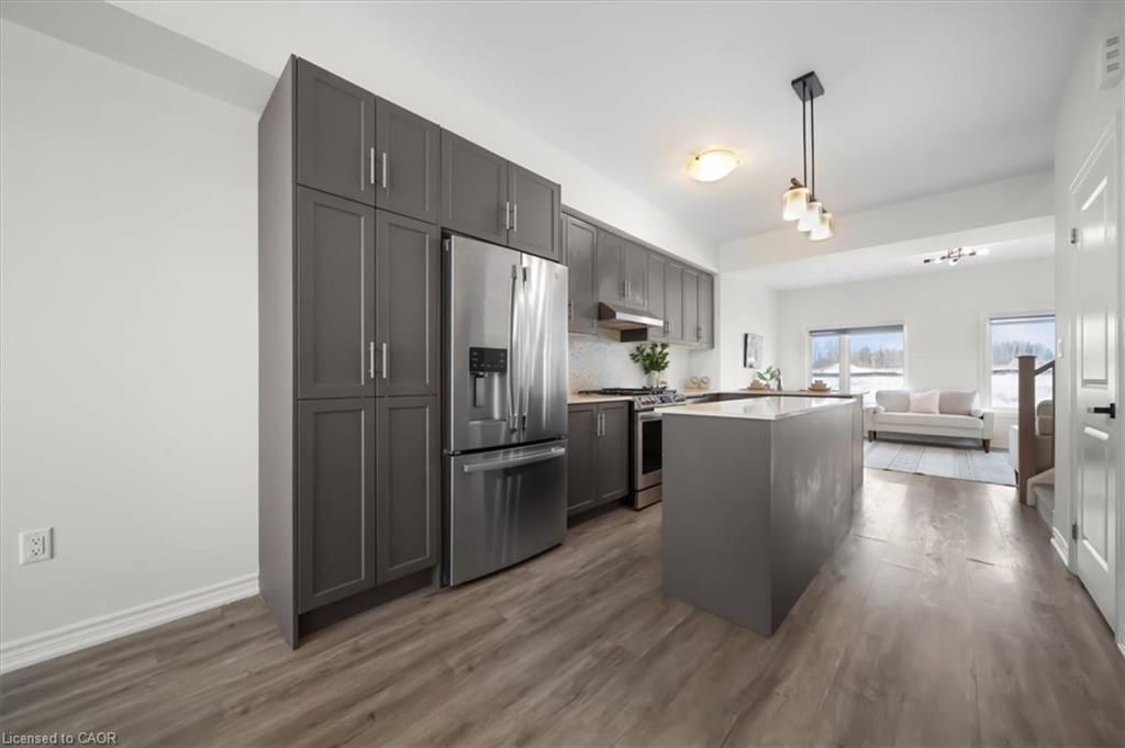 13-314 Equestrian Way, Cambridge, ON - Indoor Photo Showing Kitchen With Upgraded Kitchen