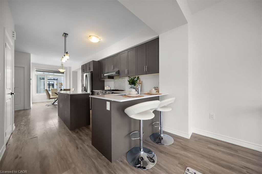 13-314 Equestrian Way, Cambridge, ON - Indoor Photo Showing Kitchen With Upgraded Kitchen