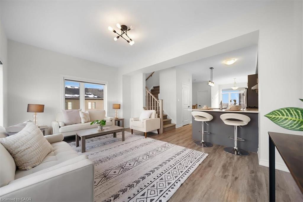 13-314 Equestrian Way, Cambridge, ON - Indoor Photo Showing Living Room
