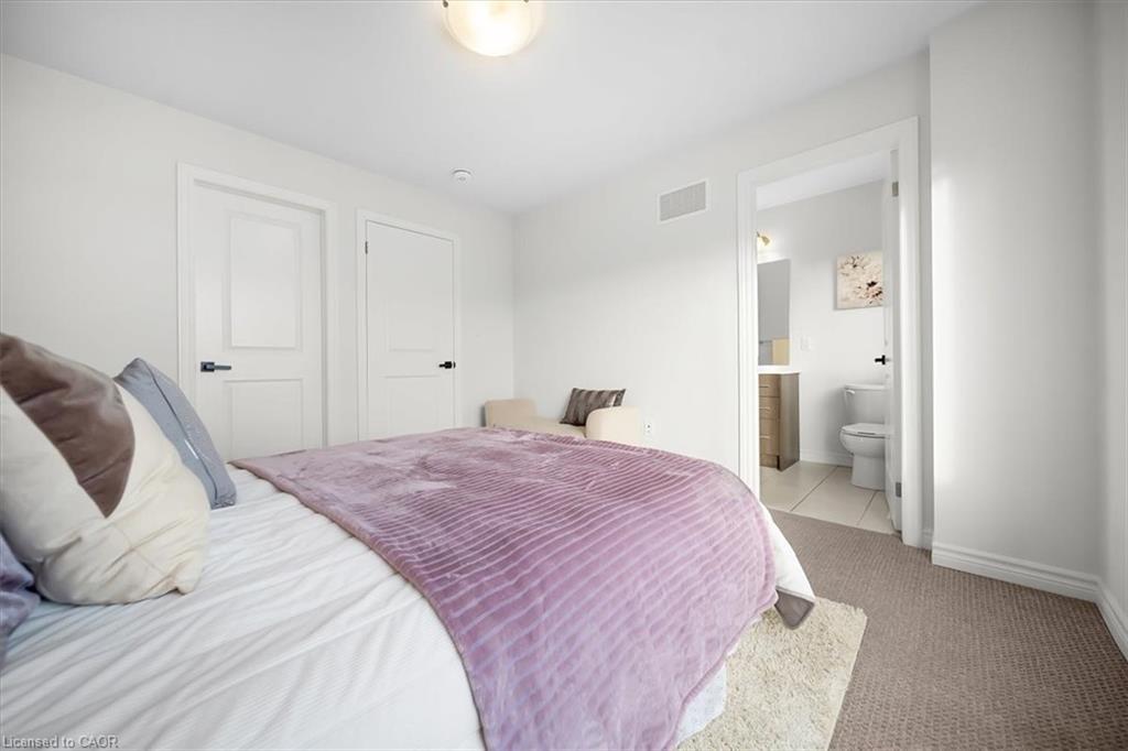 13-314 Equestrian Way, Cambridge, ON - Indoor Photo Showing Bedroom