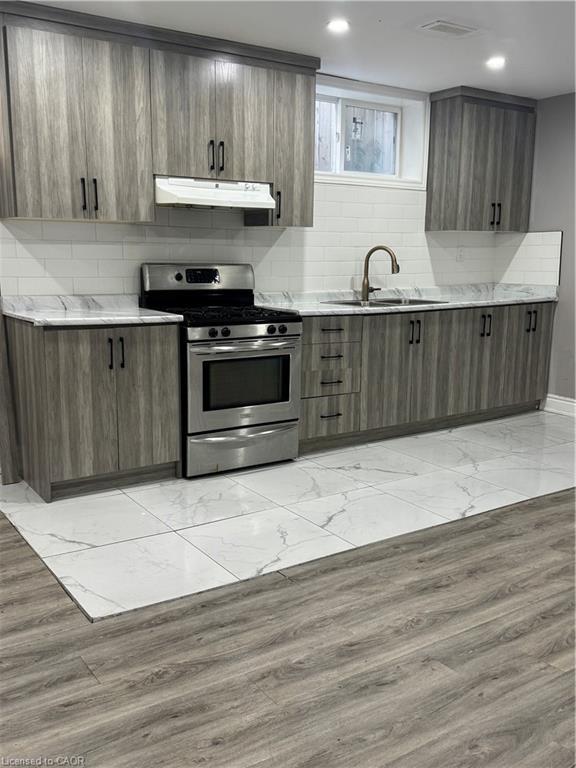 Lower-267 Millen Road, Hamilton, ON - Indoor Photo Showing Kitchen