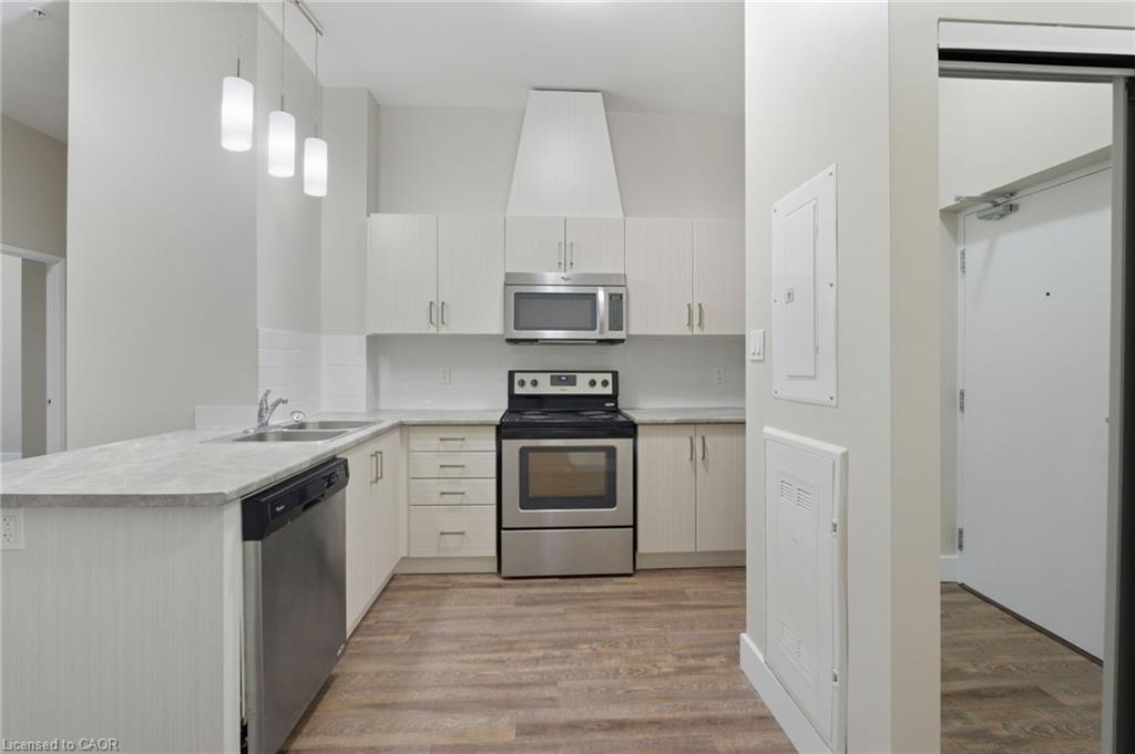 101-149 Main Street W, Hamilton, ON - Indoor Photo Showing Kitchen With Stainless Steel Kitchen With Double Sink With Upgraded Kitchen