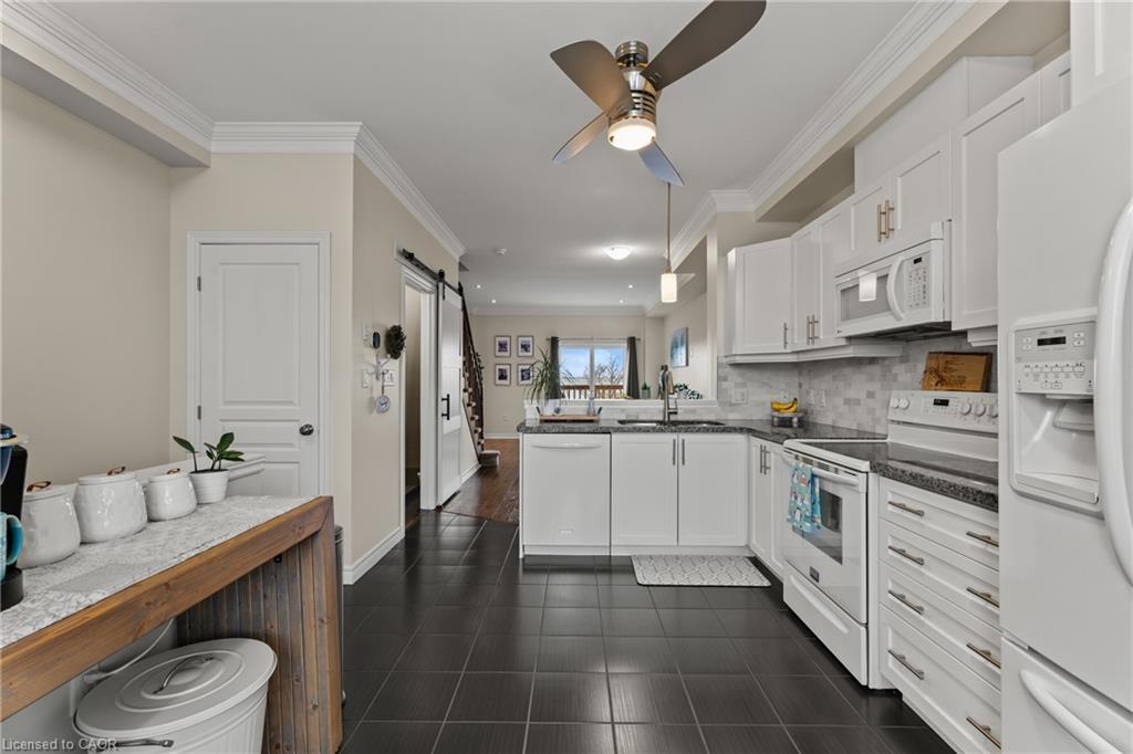 23 Edenrock Drive, Stoney Creek, ON - Indoor Photo Showing Kitchen