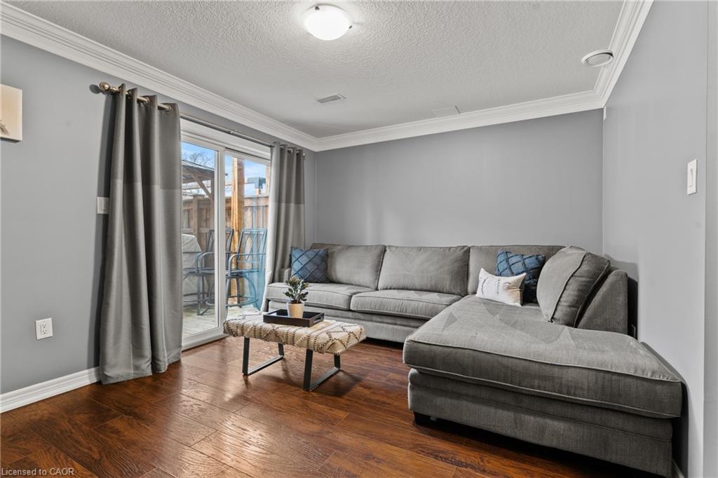 23 Edenrock Drive, Stoney Creek, ON - Indoor Photo Showing Living Room