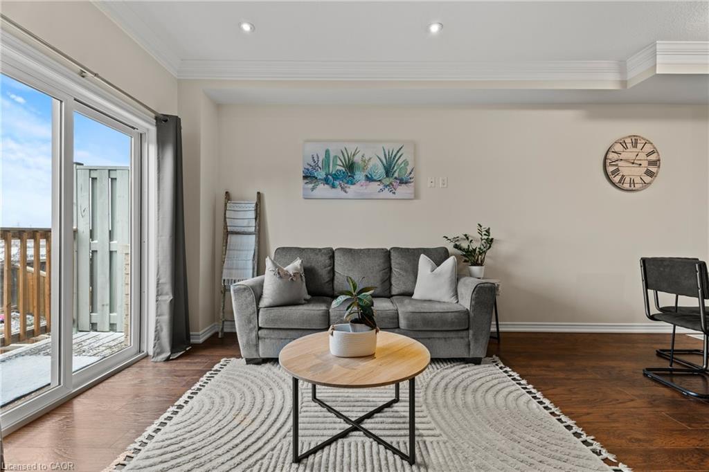 23 Edenrock Drive, Stoney Creek, ON - Indoor Photo Showing Living Room