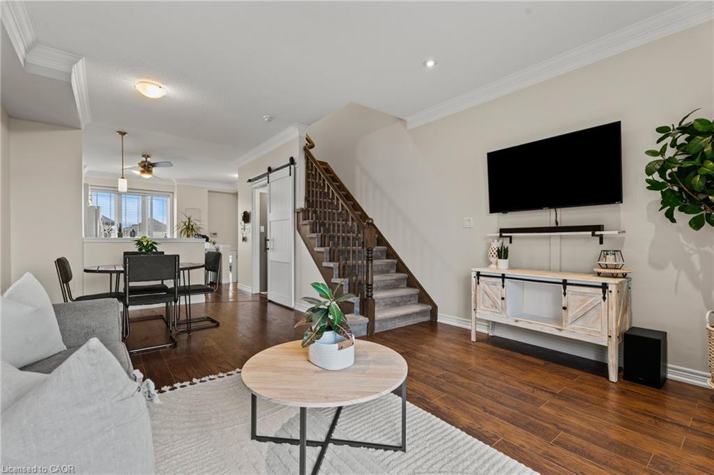 23 Edenrock Drive, Stoney Creek, ON - Indoor Photo Showing Living Room