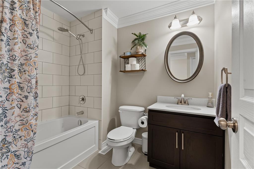 23 Edenrock Drive, Stoney Creek, ON - Indoor Photo Showing Bathroom