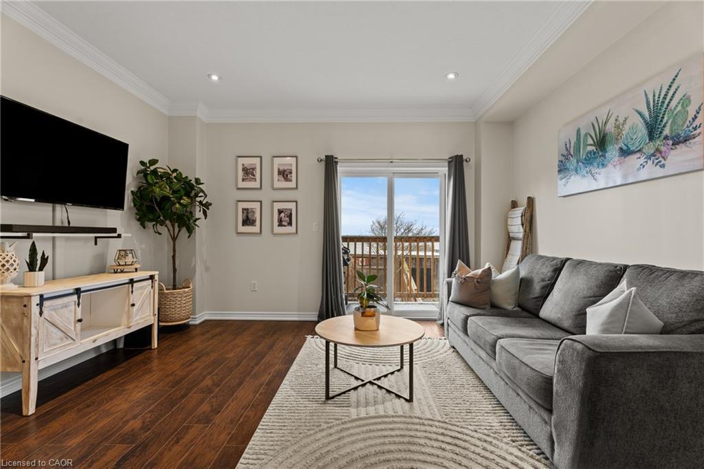 23 Edenrock Drive, Stoney Creek, ON - Indoor Photo Showing Living Room
