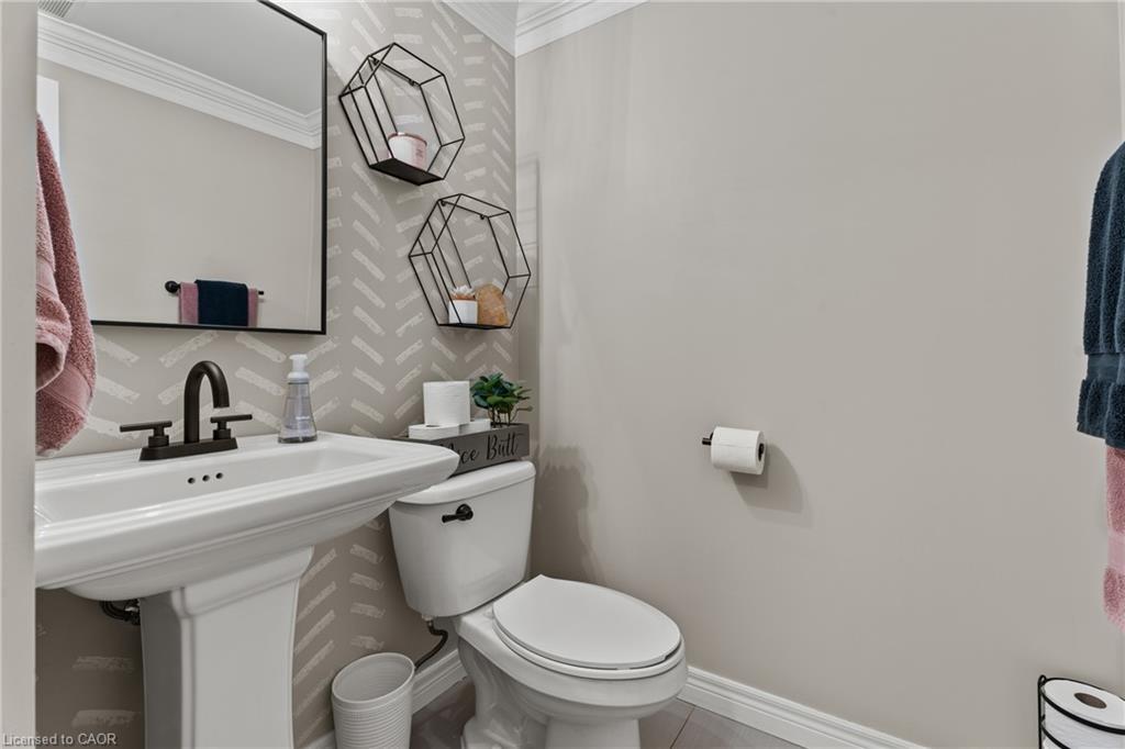 23 Edenrock Drive, Stoney Creek, ON - Indoor Photo Showing Bathroom