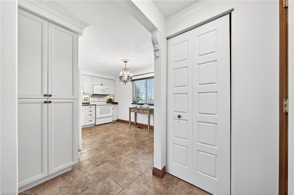 614 Elgin Street N, Cambridge, ON - Indoor Photo Showing Other Room