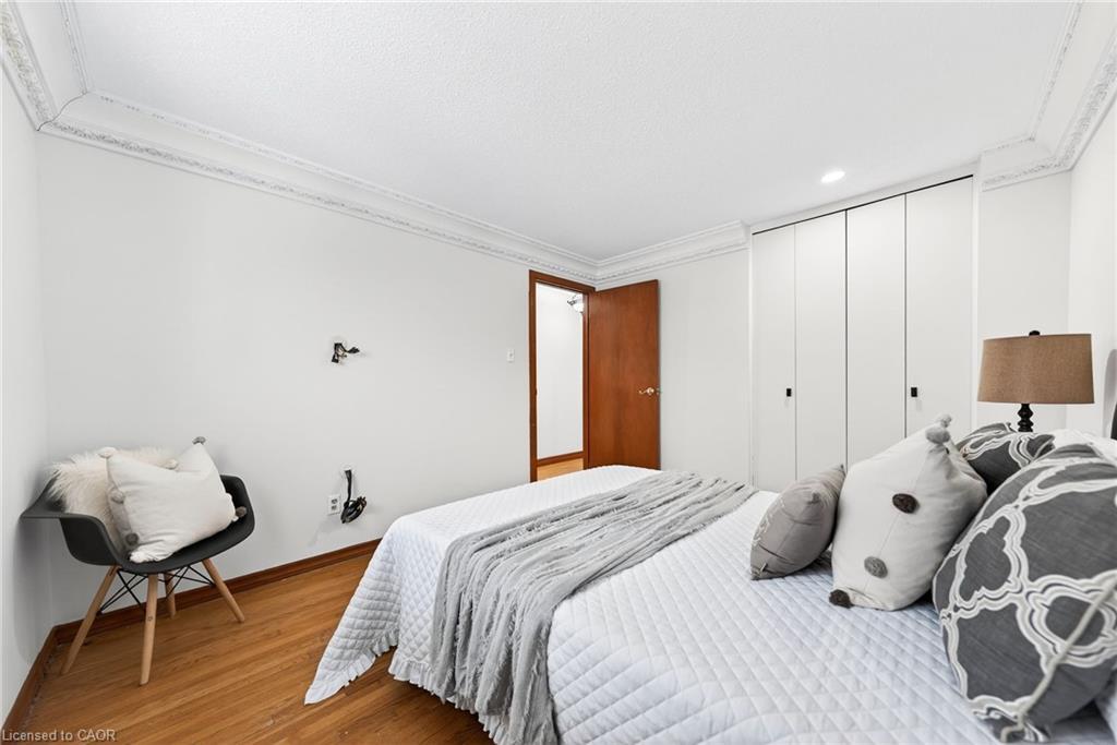 614 Elgin Street N, Cambridge, ON - Indoor Photo Showing Bedroom