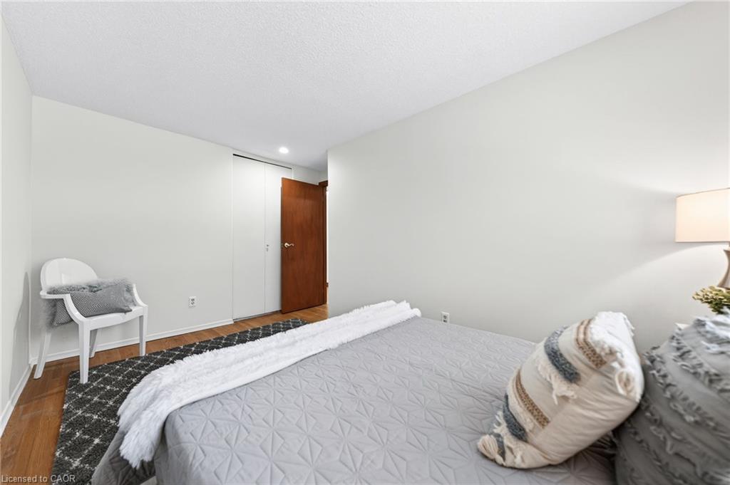 614 Elgin Street N, Cambridge, ON - Indoor Photo Showing Bedroom