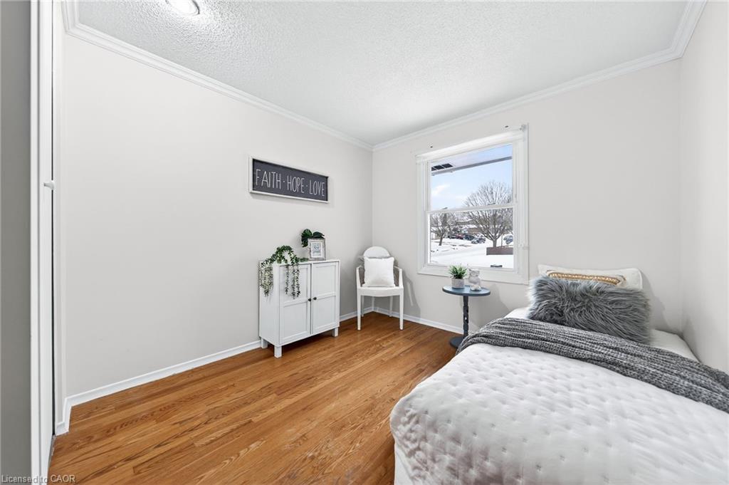 614 Elgin Street N, Cambridge, ON - Indoor Photo Showing Bedroom