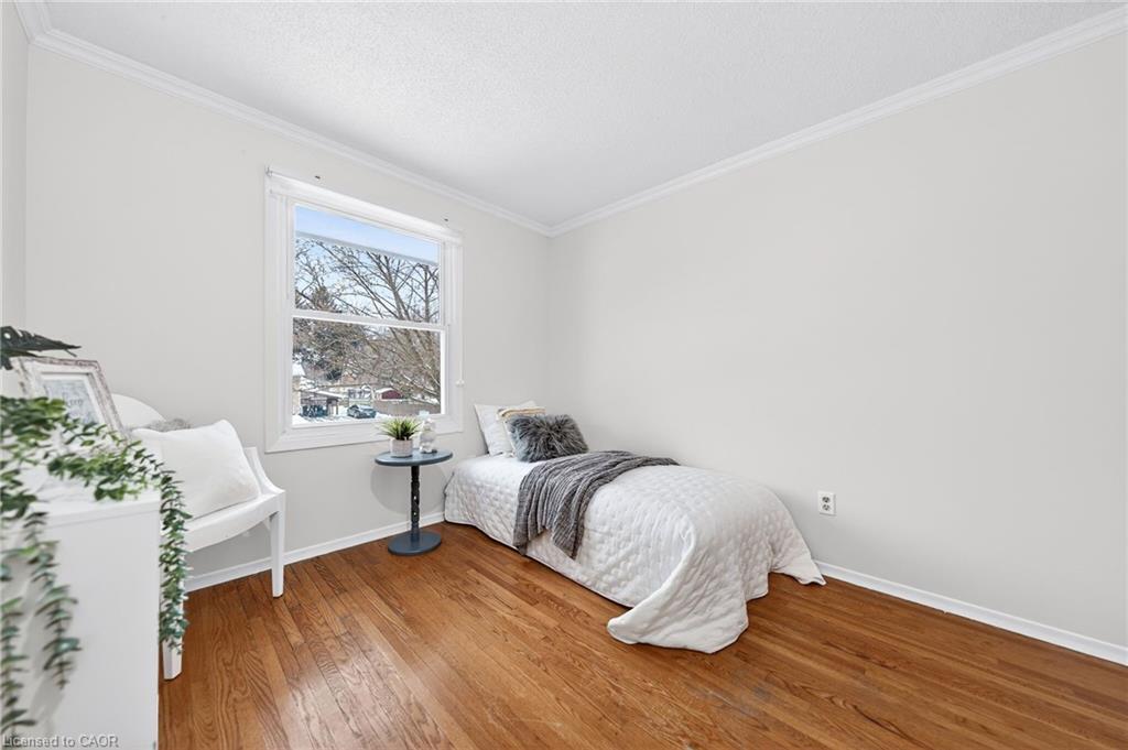 614 Elgin Street N, Cambridge, ON - Indoor Photo Showing Bedroom