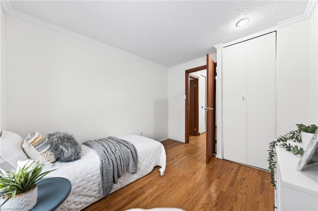 614 Elgin Street N, Cambridge, ON - Indoor Photo Showing Bedroom