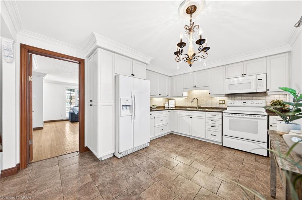 614 Elgin Street N, Cambridge, ON - Indoor Photo Showing Kitchen