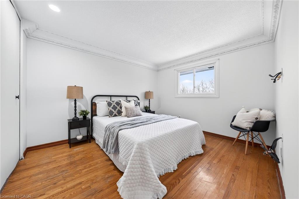 614 Elgin Street N, Cambridge, ON - Indoor Photo Showing Bedroom