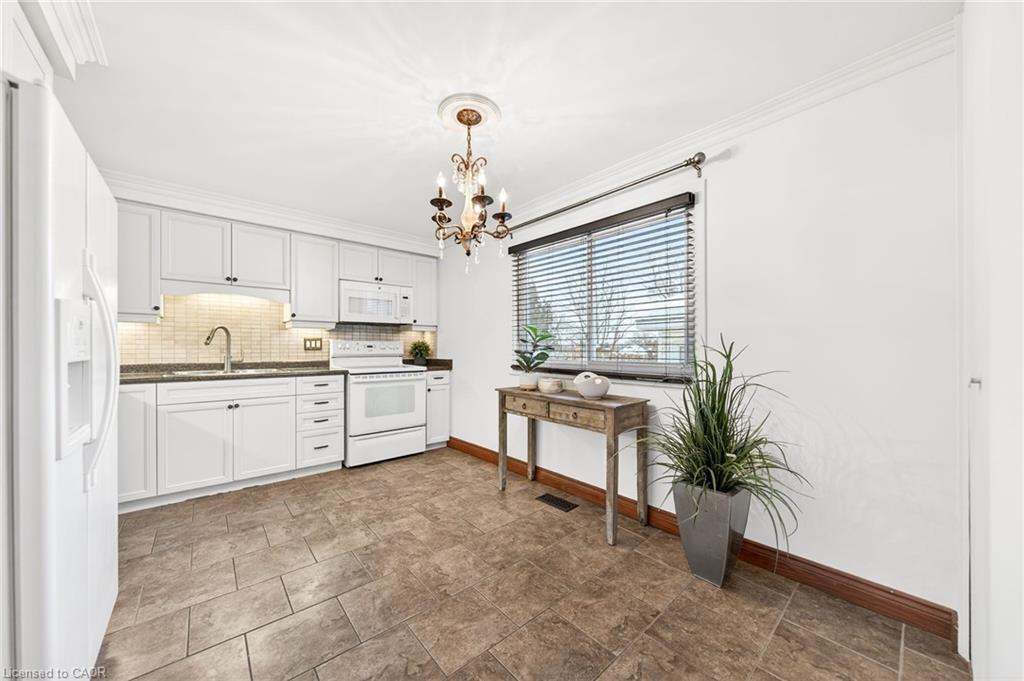 614 Elgin Street N, Cambridge, ON - Indoor Photo Showing Kitchen