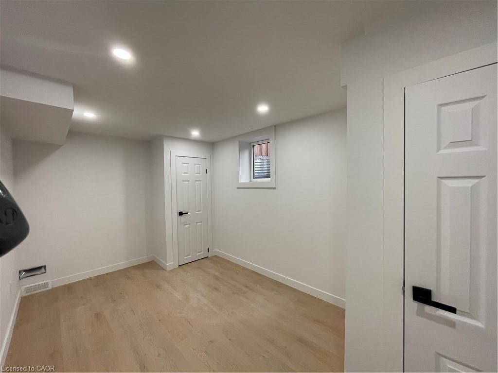 B-51 Drake Avenue, Paris, ON - Indoor