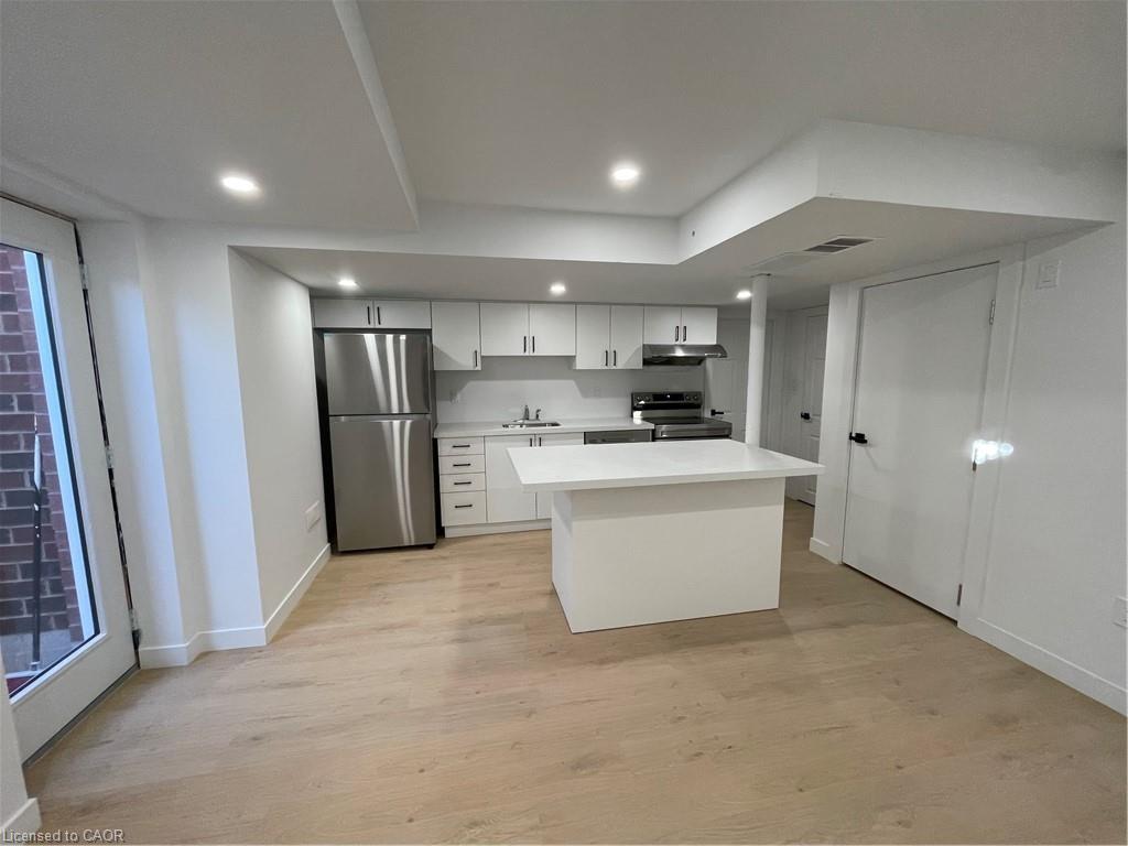 B-51 Drake Avenue, Paris, ON - Indoor Photo Showing Kitchen