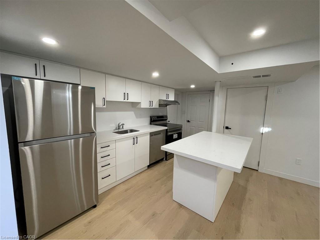 B-51 Drake Avenue, Paris, ON - Indoor Photo Showing Kitchen