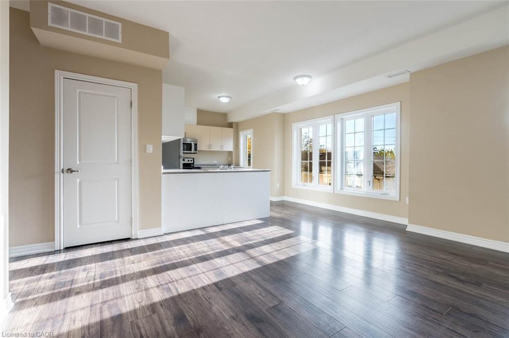 304-174 Bronte Street S, Milton, ON - Indoor
