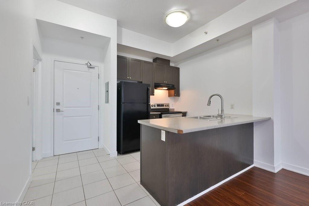 417-5020 Corporate Drive, Burlington, ON - Indoor Photo Showing Kitchen