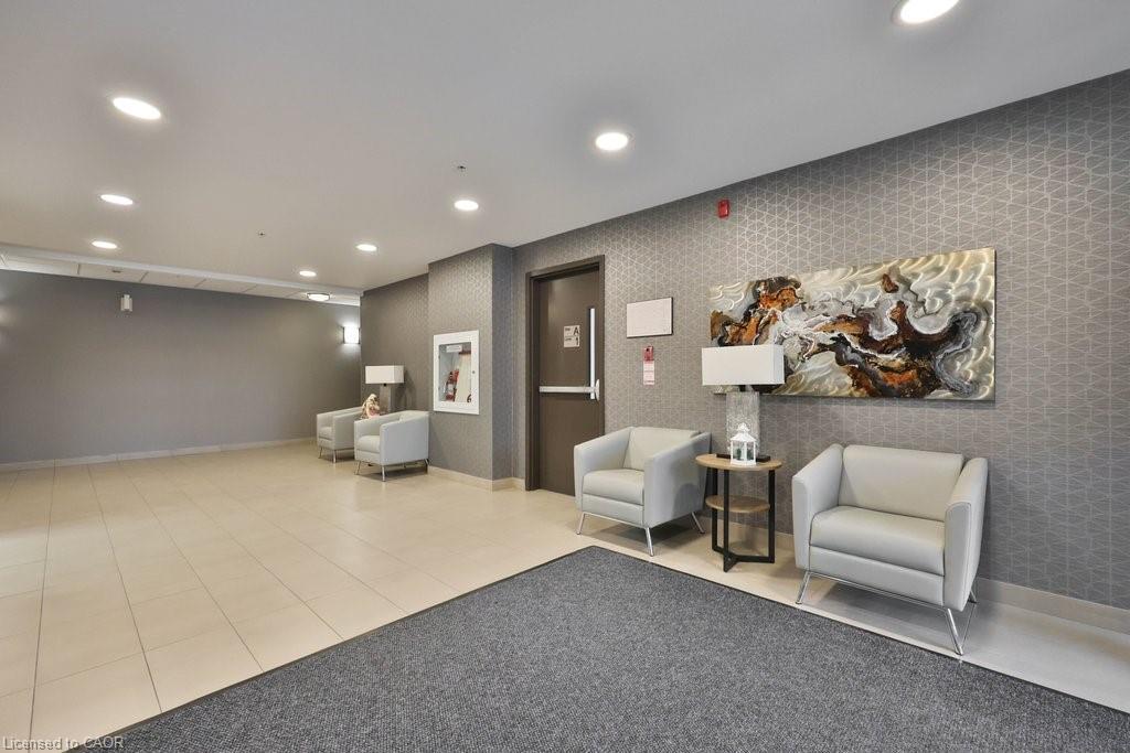 417-5020 Corporate Drive, Burlington, ON - Indoor Photo Showing Other Room