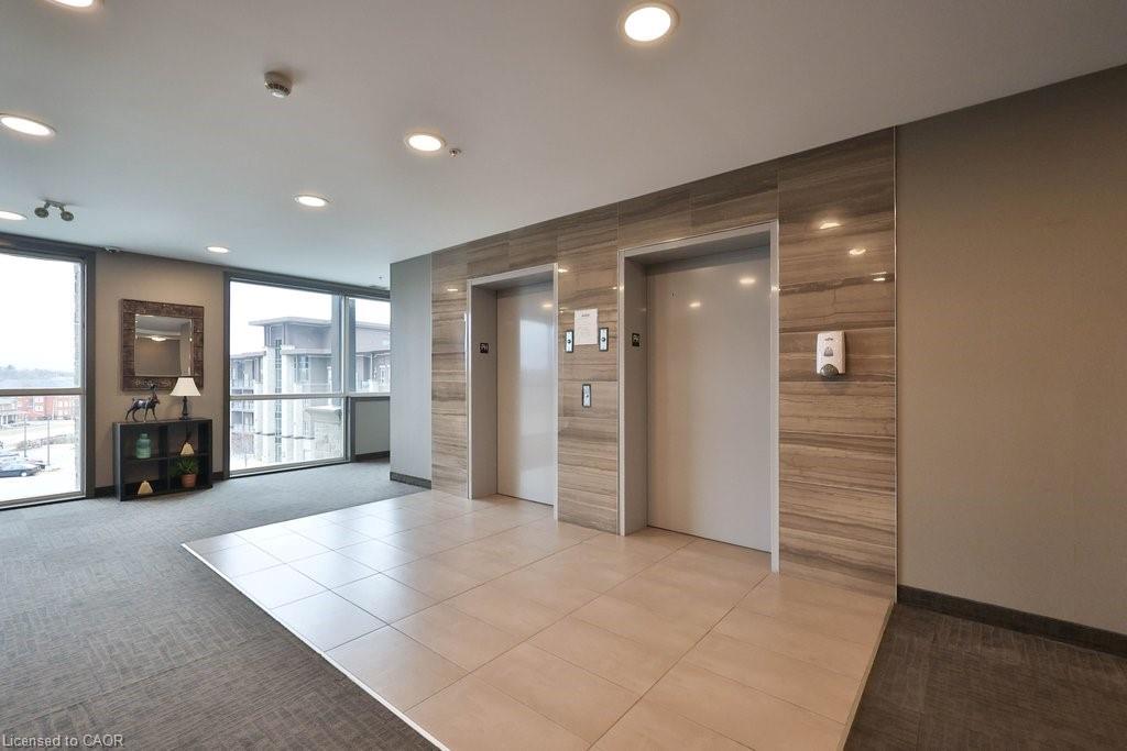 417-5020 Corporate Drive, Burlington, ON - Indoor Photo Showing Other Room