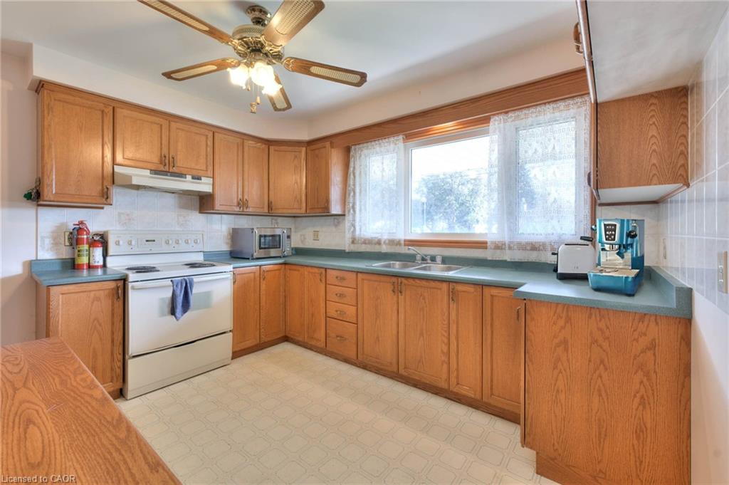 406 Franklin Street N, Kitchener, ON - Indoor Photo Showing Kitchen With Double Sink