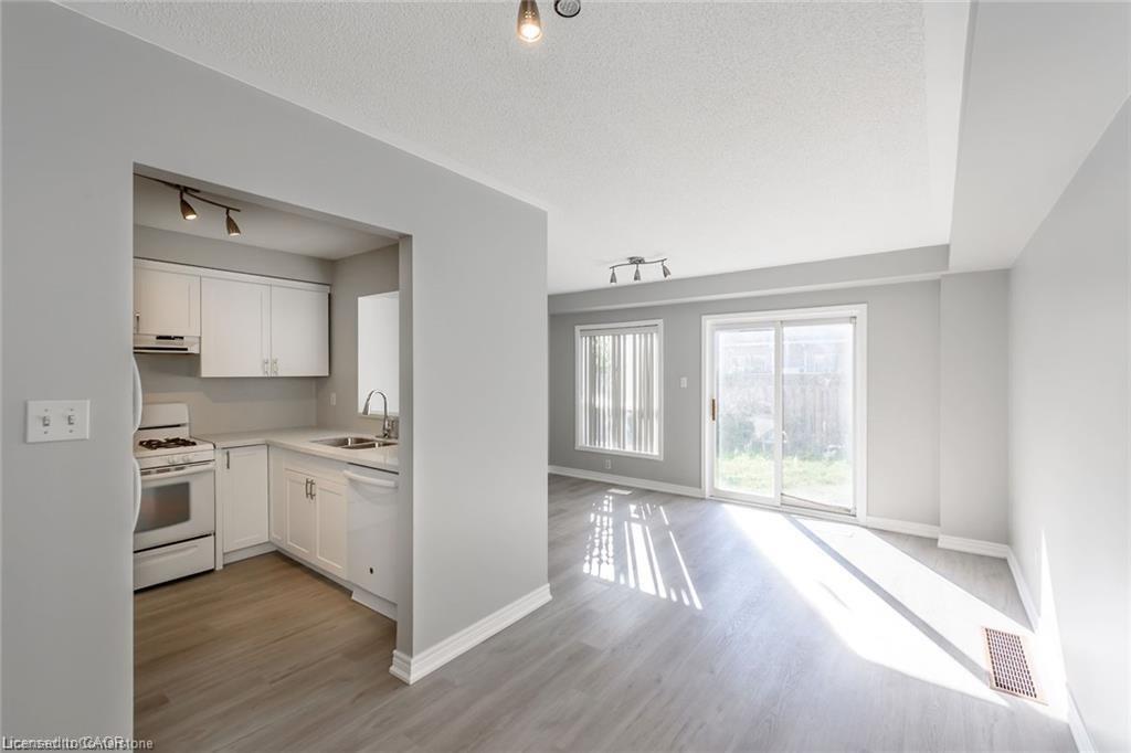 626 Taylor Crescent, Burlington, ON - Indoor Photo Showing Kitchen With Double Sink