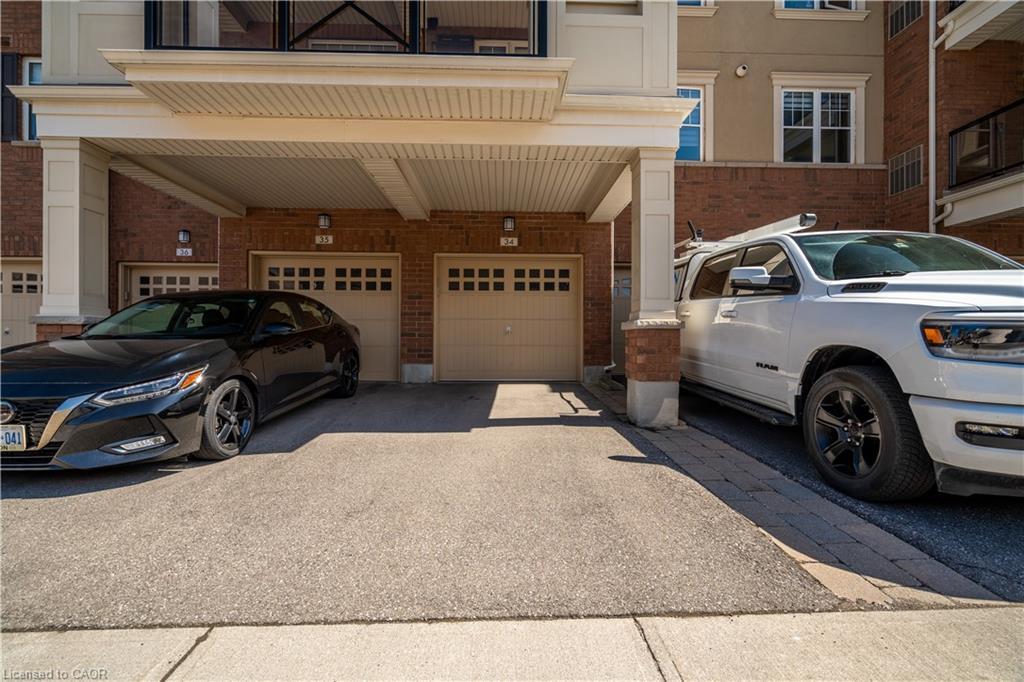 303-263 Georgian Drive, Oakville, ON - Photo Showing Garage