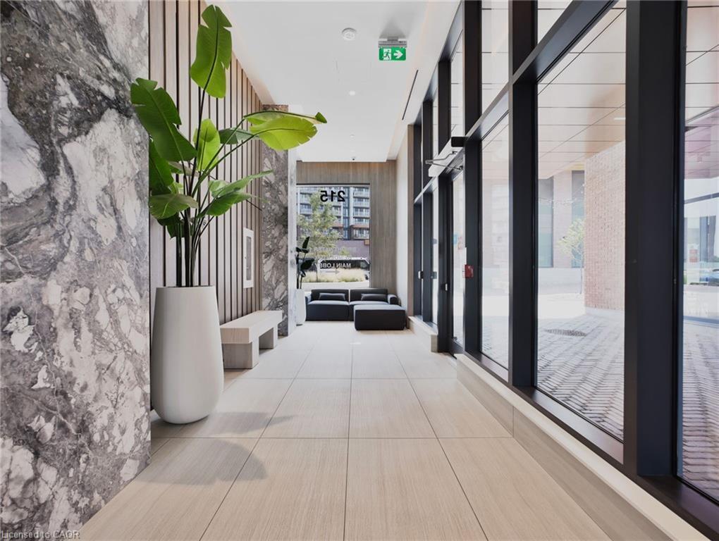 429-215 Lakeshore Road, Mississauga, ON - Indoor Photo Showing Other Room