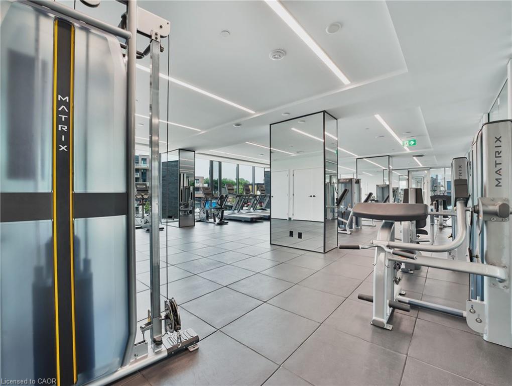 429-215 Lakeshore Road, Mississauga, ON - Indoor Photo Showing Gym Room