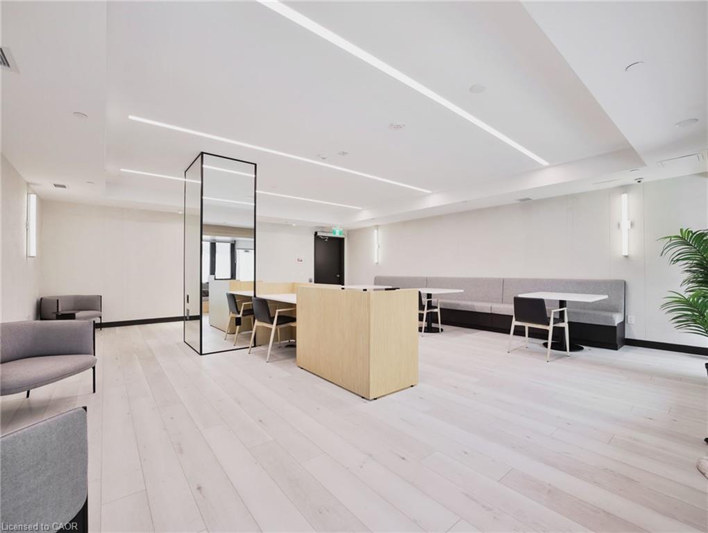 429-215 Lakeshore Road, Mississauga, ON - Indoor