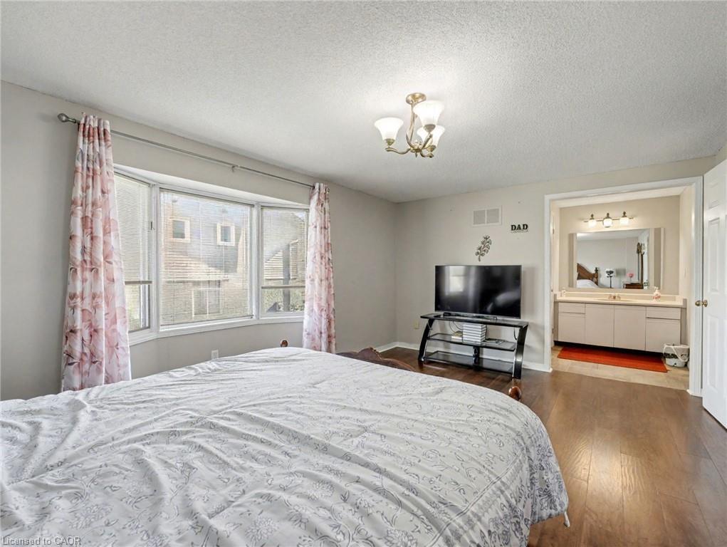 635 Rexford Drive, Hamilton, ON - Indoor Photo Showing Bedroom