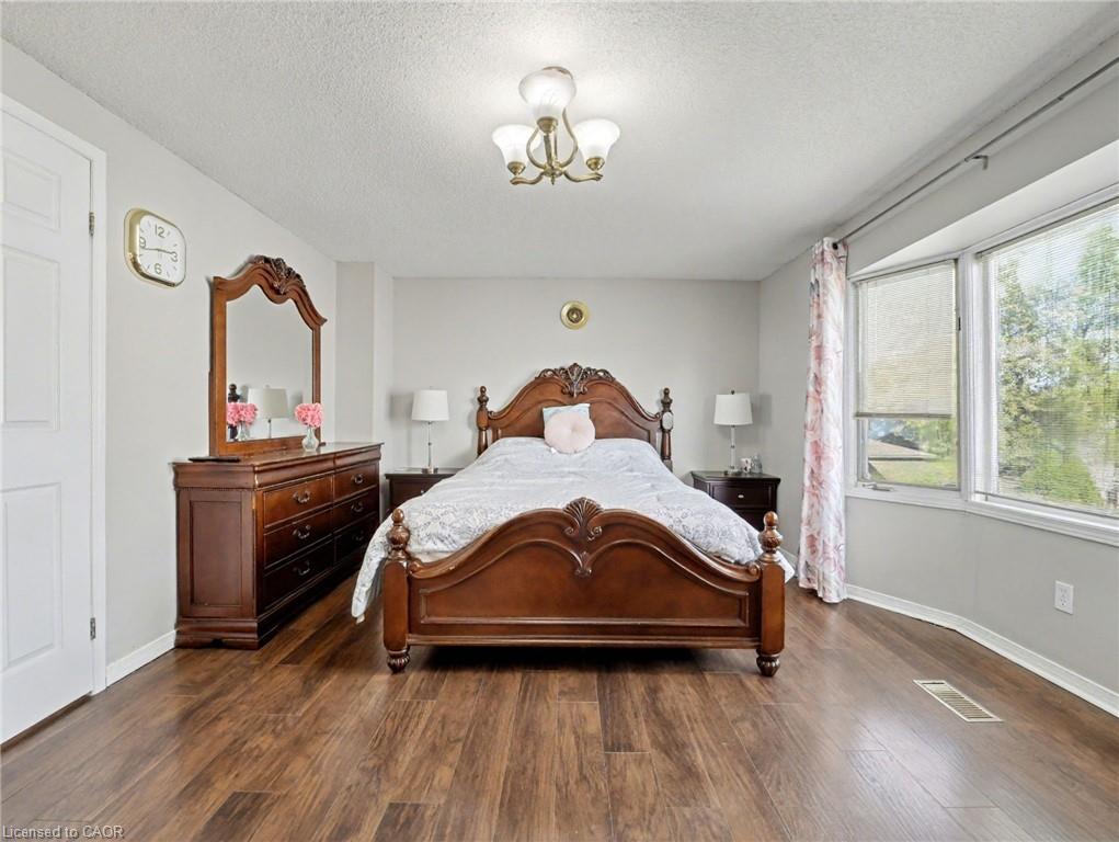 635 Rexford Drive, Hamilton, ON - Indoor Photo Showing Bedroom