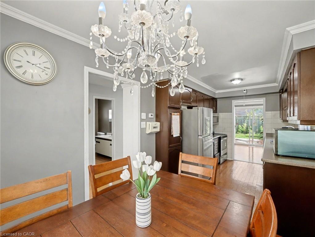 635 Rexford Drive, Hamilton, ON - Indoor Photo Showing Dining Room