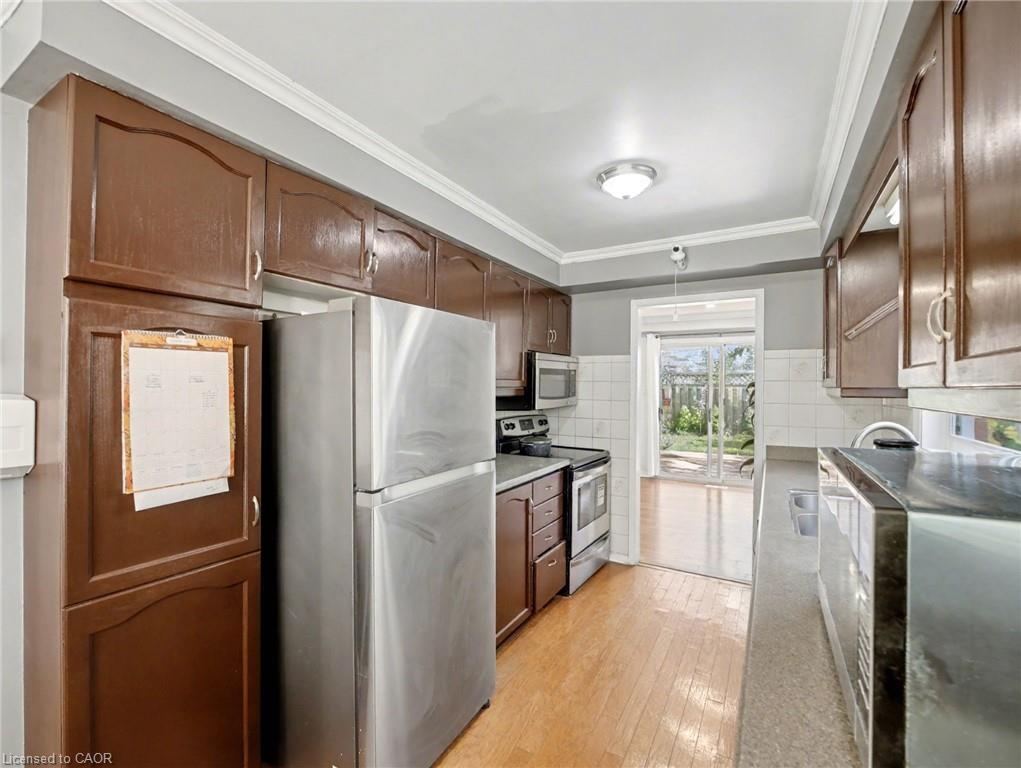 635 Rexford Drive, Hamilton, ON - Indoor Photo Showing Kitchen
