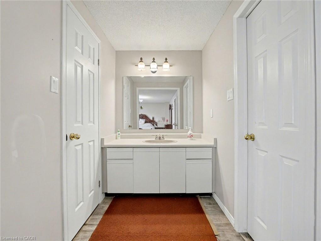 635 Rexford Drive, Hamilton, ON - Indoor Photo Showing Bathroom