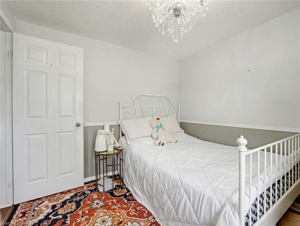 635 Rexford Drive, Hamilton, ON - Indoor Photo Showing Bedroom