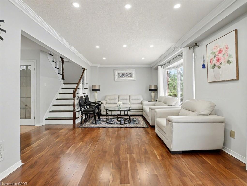 635 Rexford Drive, Hamilton, ON - Indoor Photo Showing Living Room
