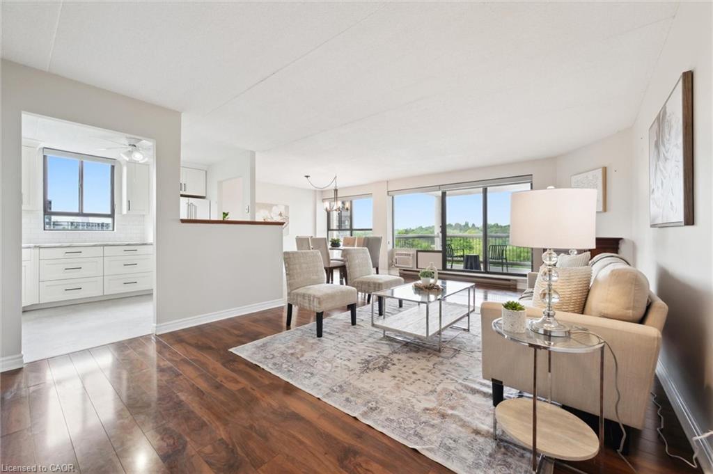 501-22 Marilyn Drive, Guelph, ON - Indoor Photo Showing Living Room